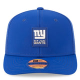 Gorra de camionero ajustable New Era Royal New York Giants 2025 Sideline 9SEVENTY