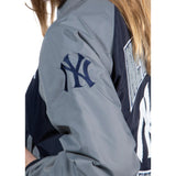 Chamarra New York Yankees MLB Throwback para Mujer