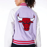 Chamarra Varsity Chicago Bulls NBA Pastels para Mujer