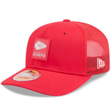 Gorra ajustable New Era roja de los Kansas City Chiefs 2025 Sideline 9SEVENTY