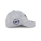 Gorra flexible 39THIRTY Sideline 2024 de los Dallas Cowboys de New Era - Gris